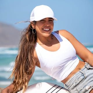 Serena Luz, professional wave kitesurfer from Brazil – portrait